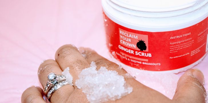 Ginger Scrub for skin exfoliates the face and body reducing hyperpigmentation